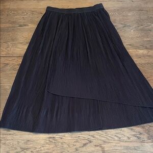 DU JOUR Pleated Skirt 
Black Size XS
